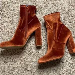 steve madden boots size 7.5 orange suede like